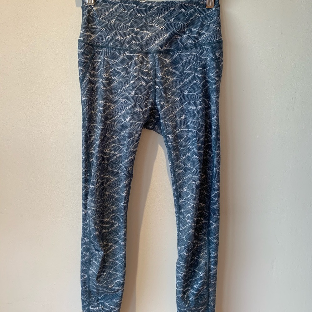 Vuori Performance Legging XS in Wave Print